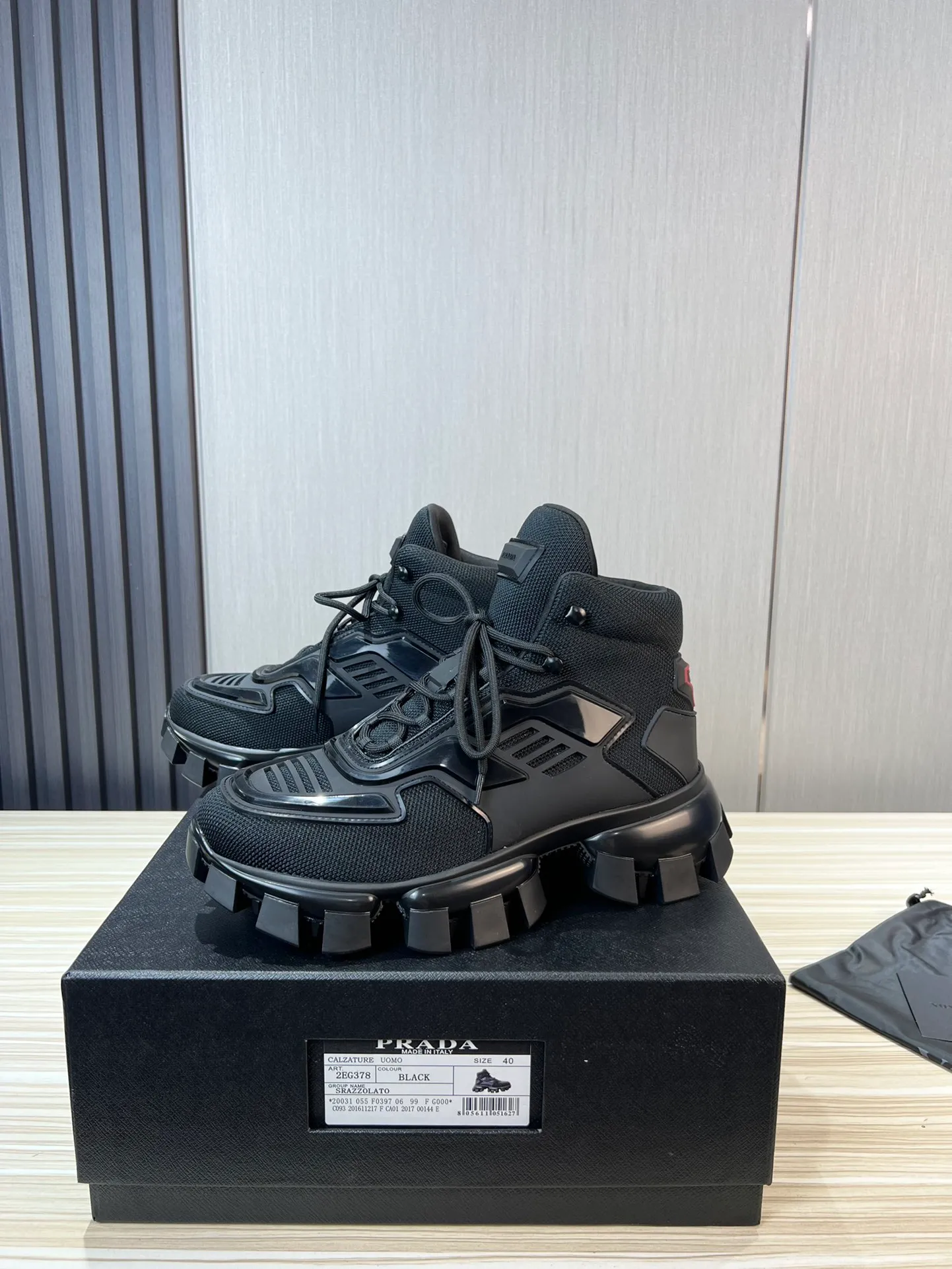 Men's shoes 💰660💰 [PRADA] Couple's popular item at the counter 💑Official website synchronized ⬆️Original fly-woven film fabric + cowhide lining, 1⃣️:1⃣️reproduction, original sole, 35-45 (45.46 custom-made, non-refundable)
